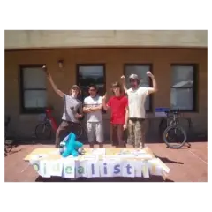 A group of people promote idealist.org in 2007.