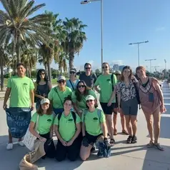 Imagen de: ESPAÑA - Limpieza de la Playa El Bogatell en Barcelona
